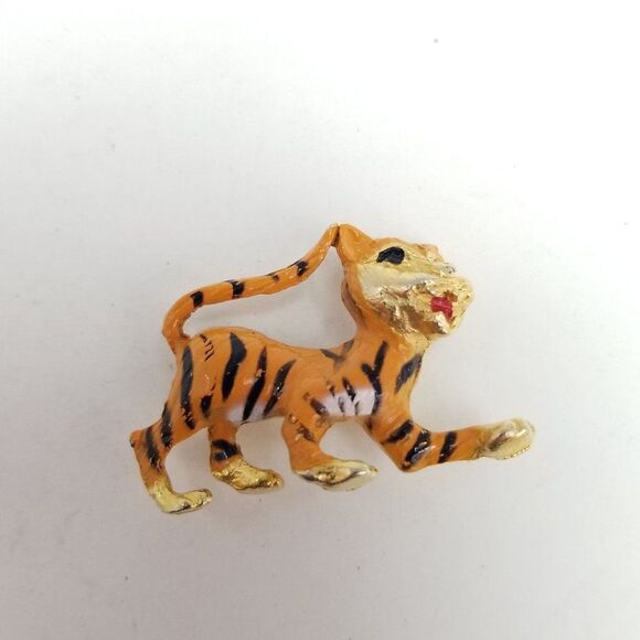 Vintage Enamel Tiger Brooch, Crouching Orange Black Stripe Animal Cat Lapel Pin - Picture 6 of 6